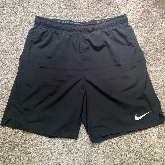 Men’s Nike Dry Fit Unlined Shorts size Large Black with White logo - Picture 9 of 10